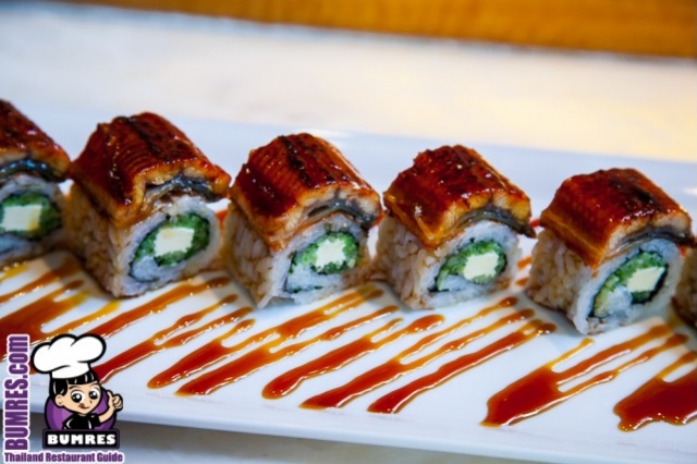 ร้านอาหารญี่ปุ่น Rainbow Roll Sushi
