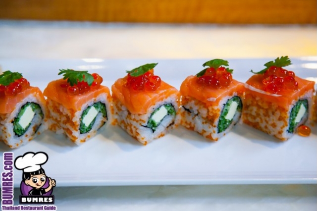 ร้านอาหารญี่ปุ่น Rainbow Roll Sushi